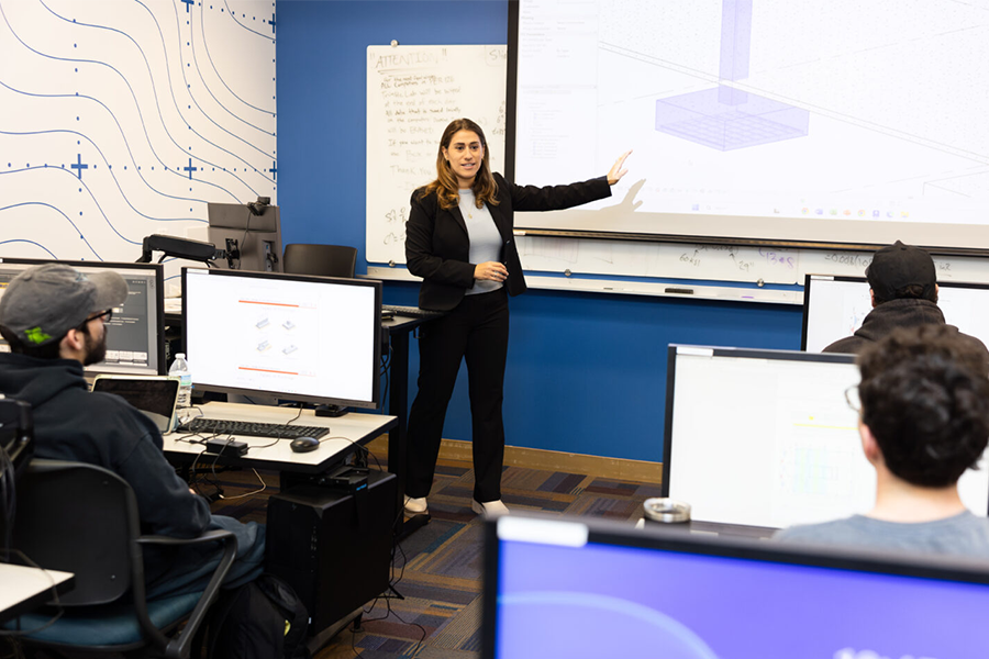 Negin Tauberg teaching civil engineering at LMU